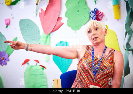 Thema Carole Matthews bei BeaconLit Book Festival in Ivinghoe Stockfoto