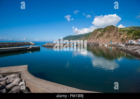 Povoacao sao Miguel Azoren Hafen Port Stockfoto