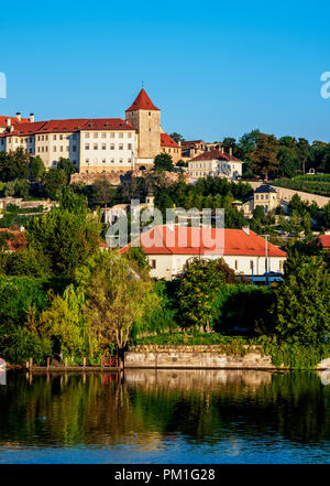 Blick Richtung schwarzer Turm und die Prager Burg, Prag, Böhmen, Tschechien Stockfoto