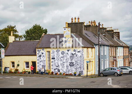 Künstler Astrid Jaekel hat die außerhalb von mehreren Gebäuden in Wigtown für der Stadt jährliche Book Festival 21-30 Sept 2018 tapeziert. Stockfoto