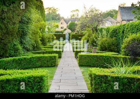 Cotswolds House Hotel in Chipping Campden im englischen Topiary Garden von Cotswolds. Stockfoto