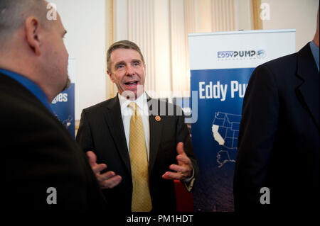 UNITED STATES - Feb 11: kongressabgeordnete Rob Wittman, R-VA. Von der ersten Kongreßbezirk von Virginia während des Amphibischen Kriegsschiff industrielle Ba Stockfoto