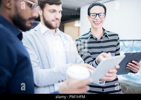 Menschen mit Tablet-PC Stockfoto