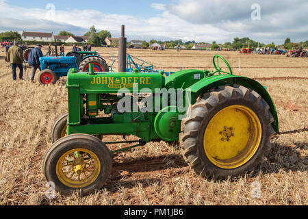 John Deere Traktor für allgemeine Zwecke, in der Oldtimer Traktor und Pflügen Anzeige an Kauen Stoke Pflügen Match 2018 Stockfoto