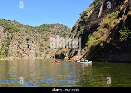 Kanu, Arribes do Douro, Landschaft in der Nähe von miranda do Douro Stockfoto