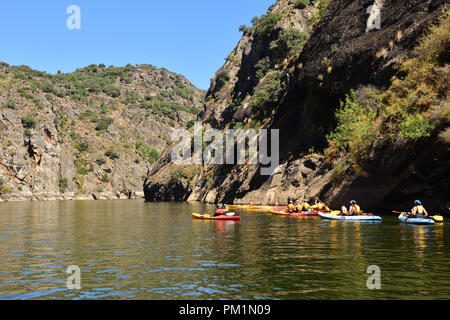 Kanu, Arribes do Douro, Landschaft in der Nähe von miranda do Douro Stockfoto