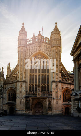 Die Abtei von Bath mit der Pumpe auch Zimmer in Aussicht genommen Stockfoto