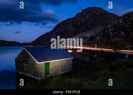 Llyn Ogwen Bootshaus, in der Ogwen Valley, Snowdonia National Park, Wales, Stockfoto