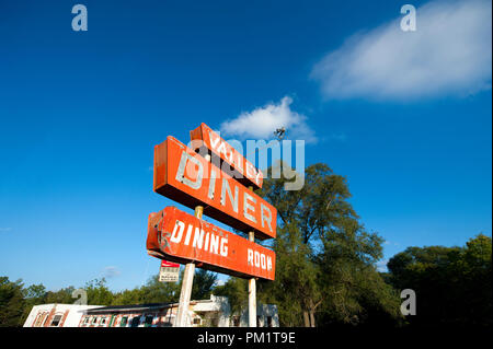 UNITED STATES - 2013: Der alte Tal Abendessen hat für einige Zeit geschlossen wurde und wie viel noch lebensfähigen Unternehmen aus der alten Route 11 ging durch die Art und Weise Stockfoto