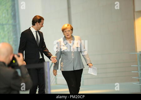Berlin, Deutschland. 16 Sep, 2018. 04/01/2018, 16.09.2018, Berlin, Deutschland, Sebastian Kurz im Bundeskanzleramt. Bundeskanzlerin Angela Merkel empfängt österreichische Kanzler Sebastian Kurz am Sonntag abend, den 16. September, für politische Gespräche im Bundeskanzleramt. Das Foto zeigt die Deutsche Bundeskanzlerin Angela Merkel und der österreichische Bundeskanzler Sebastian Kurz. Quelle: Simone Kuhlmey/Pacific Press/Alamy leben Nachrichten Stockfoto