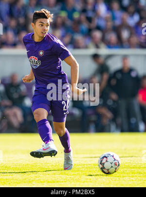 Aue, Sachsen. 16 Sep, 2018. 2. Fussball Bundesliga, Erzgebirge Aue - FC St. Pauli, Spieltag 5, in der Sparkassen-Erzgebirgsstadion. Aues John-Patrick Strauß auf der Kugel. Credit: Robert Michael/dpa - WICHTIGER HINWEIS: Gemäß den Vorgaben der DFL Deutsche Fußball Liga bzw. des DFB Deutscher Fußball-Bund ist es untersagt, in dem Stadion und / oder vom Spiel angefertigte Fotoaufnahmen in Form von Sequenzbildern und/oder Videoähnlichen Fotostrecken zu verwerten bzw. verwerten zu lassen./dpa/Alamy leben Nachrichten Stockfoto