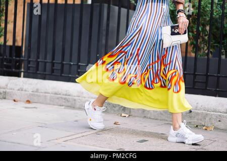 Ein schickes showgoer am Preen Anreise mit Thornton Bregazzi Landebahn zeigen während der London Fashion Week - Sept. 16, 2018 - Foto: Start- und Landebahn Manhattan*** Nur für redaktionelle Verwendung *** | Verwendung weltweit Stockfoto