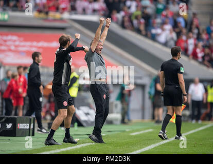 Düsseldorf, Deutschland. 15 Sep, 2018. Die endgültigen Jubel Trainer Friedhelm FUNKEL (D) Fussball 1. Fussballbundesliga, 3. Spieltag Fortuna Düsseldorf (D) - TSG 1899 Hoffenheim (1899), am 08/13/2018 in Düsseldorf/Deutschland. ##DFL-Bestimmungen verbieten die Verwendung von Fotografien als Bildsequenzen und/oder quasi-Video## | Verwendung der weltweiten Kredit: dpa/Alamy leben Nachrichten Stockfoto