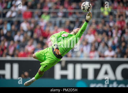 Düsseldorf, Deutschland. 15 Sep, 2018. Torwart Michael Rensing (D) Parade, Aktion, Fußball 1. Fussballbundesliga, 3. Spieltag Fortuna Düsseldorf (D) - TSG 1899 Hoffenheim (1899) auf 08/13/in Düsseldorf/Deutschland 2018. ##DFL-Bestimmungen verbieten die Verwendung von Fotografien als Bildsequenzen und/oder quasi-Video## | Verwendung der weltweiten Kredit: dpa/Alamy leben Nachrichten Stockfoto