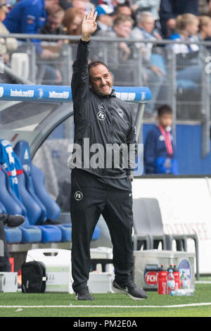 Hamburg, Deutschland. 15 Sep, 2018. Frank Schmidt (Trainer, HDH) gibt Anweisungen, Anweisungen, vollständige Abbildung, Porträt, Geste, Gestik 2. 1. Fussballbundesliga, 5. Spieltag, Hamburg Hamburg Hamburg (HH) - FC Heidenheim (Hdh) 3:2, am 15.09. 2018 in Hamburg/Deutschland. € | Nutzung der weltweiten Kredit: dpa/Alamy leben Nachrichten Stockfoto