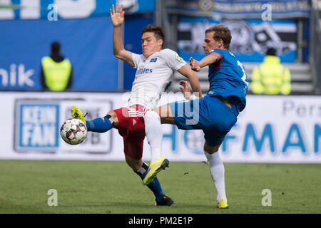 Hamburg, Deutschland. 15 Sep, 2018. Gotoku SAKAI (l., HH) gegen Maximilian THIEL (Hdh), Aktion, Duellen, Fußball 2. 1. Fussballbundesliga, 5. Spieltag, Hamburg Hamburg Hamburg (HH) - FC Heidenheim (Hdh) 3:2, am 15.09.2018 in Hamburg, Deutschland. € | Nutzung der weltweiten Kredit: dpa/Alamy leben Nachrichten Stockfoto