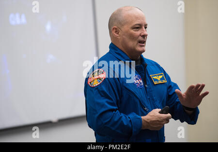 Washington, USA. 14 Sep, 2018. NASA-Astronaut Scott Tingle spricht mit Studenten über seine Zeit an Bord der Internationalen Raumstation, Freitag, Sept. 14, 2018 McKinley Technologie High School in Washington, DC. Tingle verbrachte 168 Tage an Bord der Internationalen Raumstation im Rahmen der Expeditionen 54 und 55. Photo Credit: (NASA/Joel Kowsky) NASA über globallookpress.com Credit: NASA/russischen Look/ZUMA Draht/Alamy leben Nachrichten Stockfoto