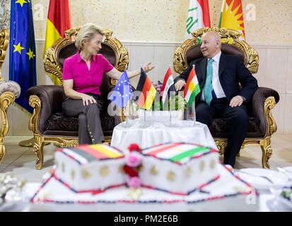 Erbil, Irak. 17 Sep, 2018. Ursula von der Leyen (CDU), Bundesminister der Verteidigung, erfüllt Sinjari, dem Kurdischen Minister der Verteidigung. Der Minister ist in Irak für politische Gespräche und Besuche in der Bundeswehr. Quelle: dpa Picture alliance/Alamy leben Nachrichten Stockfoto