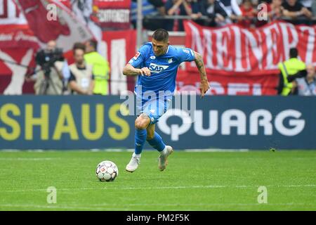 Düsseldorf, Deutschland. 15 Sep, 2018. Spiel-Arena xuhx Düsseldorf, Merkur, 15.09.18, 1.Bundesliga - 3.Spieltag: Fortuna Düsseldorf - TSG 1899 Hoffenheim Bild: Steven Zuber (Hoffenheim) DFL Vorschriften jegliche Verwendung der Bilder, Bildsequenzen und/oder quasi-Video zu verbieten. | Verwendung der weltweiten Kredit: dpa/Alamy leben Nachrichten Stockfoto