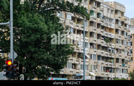 12. September 2018, Bulgarien, Plowdiw: 14.09.2018, Plovdiv, Bulgarien: Eine vorgefertigte Gebäude im Zentrum. Plovdiv ist die älteste ständig bewohnte Stadt in Europa und eine der ältesten der Welt. Im Jahr 2019 wird die Stadt Europäische Kulturhauptstadt sein. Foto: Jens Kalaene/dpa-Zentralbild/ZB Stockfoto