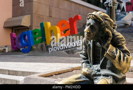 14. September 2018, Bulgarien, Plowdiw: 14.09.2018, Plovdiv, Bulgarien: Die Skulptur "ilyo die Verrückten" und das Wort "Gemeinsam", wie das Motto der Kulturhauptstadt Plovdiv. Milyo kann auf die Wünsche der geflüstert werden. Es ist die älteste ständig bewohnte Stadt in Europa und eine der ältesten der Welt. Im Jahr 2019 wird die Stadt Europäische Kulturhauptstadt sein. Foto: Jens Kalaene/dpa-Zentralbild/ZB Stockfoto