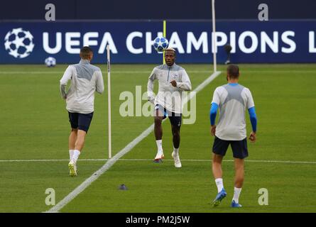 Gelsenkirchen, Deutschland. 17 Sep, 2018. firo: 17.09.2018, Fußball, 1.Bundesliga, Saison 2018/2019, UEFA, Champions League, CL, FC Schalke 04, Ausbildung, Hamza MENDYL | Verwendung der weltweiten Kredit: dpa/Alamy leben Nachrichten Stockfoto