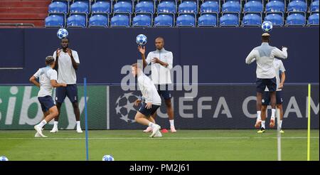 Gelsenkirchen, Deutschland. 17 Sep, 2018. firo: 17.09.2018, Fußball, 1.Bundesliga, Saison 2018/2019, UEFA, Champions League, CL, FC Schalke 04, Ausbildung, SANE, NALDO | Verwendung der weltweiten Kredit: dpa/Alamy leben Nachrichten Stockfoto