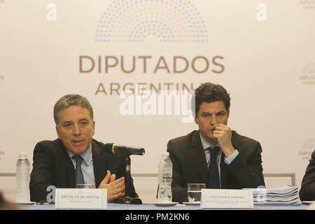 Buenos Aires, Argentinien. 17.September 2018. Nicolas Dujovne, Minister der Finanzen, stellt den Entwurf des Haushaltsplans 2019 mit dem Nationalen Kongreß zur Genehmigung vorliegt, auf der Suche nach zero Haushaltsdefizit zu erreichen und den ernsten finanziellen Krise, die Argentinien wird mit der Regierung von Präsident Macri in Buenos Aires, Argentinien lösen. (Foto: Néstor J. Beremblum/Alamy Nachrichten) Stockfoto