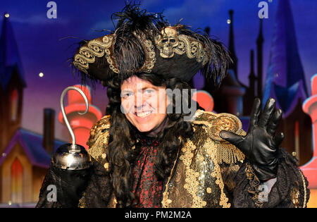 Birmingham Hippodrome, UK. 17.September 2018. Jimmy Osmond als Captain Hook. Peter Pan Pantomime Photocall, dem Birmingham Hippodrome, England, UK. 19. Dezember 2018. Abgebildet ist Jimmy Osmond als Captain Hook. Der Pantomime läuft vom 19. Dezember 2018 und 27. Januar 2019. Bild von Simon Hadley/Alamy Leben Nachrichten. Stockfoto