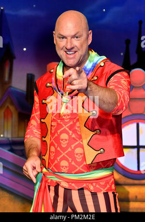 Birmingham Hippodrome, UK. 17.September 2018. Peter Pan Pantomime Photocall, dem Birmingham Hippodrome, England, UK. 19. Dezember 2018. Abgebildet ist Matt straff wie Smee. Der Pantomime läuft vom 19. Dezember 2018 und 27. Januar 2019. Bild von Simon Hadley/Alamy Leben Nachrichten. Stockfoto