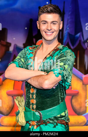 Birmingham Hippodrome, UK. 17.September 2018. Peter Pan Pantomime Photocall, dem Birmingham Hippodrome, England, UK. 19. Dezember 2018. Abgebildet ist Jaymi Hensley (Peter Pan) der Pantomime vom 19. Dezember 2018 läuft vom 27. Januar 2019. Bild von Simon Hadley/Alamy Leben Nachrichten. Stockfoto