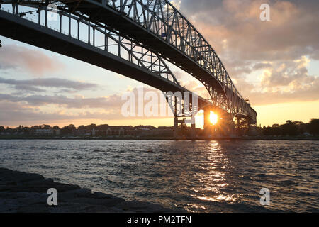 Bluewater Bridge Sarnia Port Huron Sonnenuntergang Stockfoto