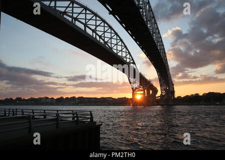 Bluewater Bridge Sarnia Port Huron Sonnenuntergang Stockfoto