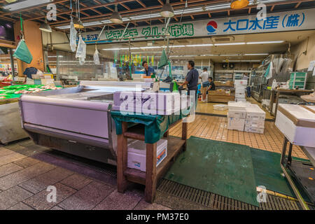 Kanazawa, Präfektur Ishikawa, Japan - 21. August 2018: Am frühen Morgen bei omicho Ichiba Markt Stockfoto