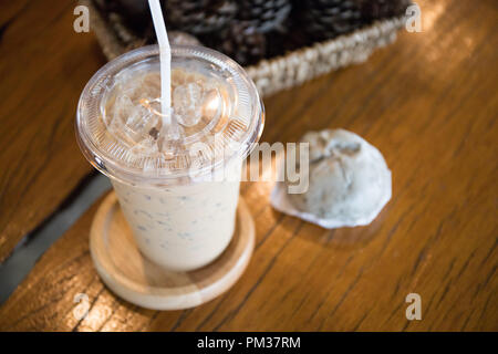 Stream Brötchen und Kaffee Stockfoto