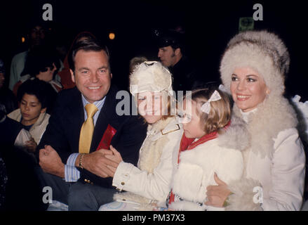 Natalie Wood mit Ehemann Robert Wagner und ihre Kinder, ca. 1977. Datei Referenz Nr. 1111 011 THA Stockfoto