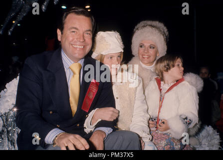 Natalie Wood mit Ehemann Robert Wagner und ihre Kinder, ca. 1977. Datei Referenz Nr. 1111 012 THA Stockfoto