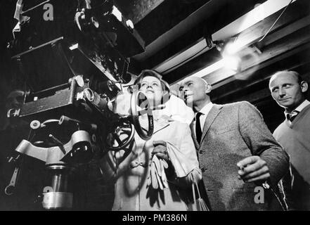 Yul Brynner mit Prinzessin Muna (Ehefrau von König Hussein von Jordanien), 1966. Datei Referenz Nr. 1162 002 THA © GFS/Hollywood Archiv - Alle Rechte vorbehalten Stockfoto