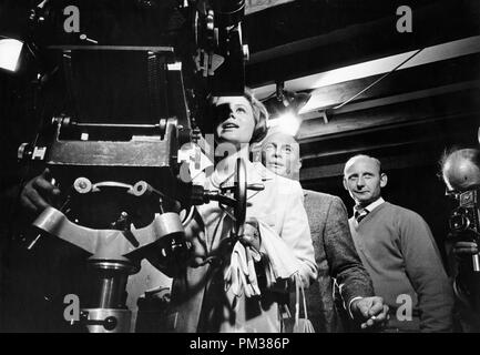 Yul Brynner mit Prinzessin Muna (Ehefrau von König Hussein von Jordanien), 1966. Datei Referenz Nr. 1162 003 THA © GFS/Hollywood Archiv - Alle Rechte vorbehalten Stockfoto