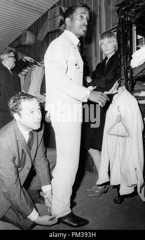 Sammy Davis jr. und Frau Mai Britt, 1966. Datei Referenz Nr. 1271 002 THA © GFS/Hollywood Archiv - Alle Rechte vorbehalten Stockfoto