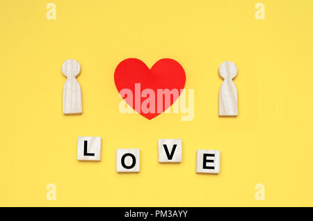 Mitten zwischen den Menschen, das Konzept der Liebe, ein junges Paar in der Liebe, die Suche nach der zweiten Hälfte, eine romantische Geschichte, Gefühle, Beziehungen Stockfoto