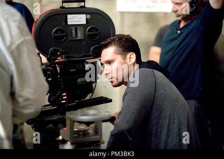 Regisseur/Produzent Bryan Singer auf dem Satz der Suspense thriller Walküre, 2008. Stockfoto