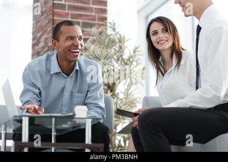 International Business Partner bei den Verhandlungen über einen neuen Vertrag Stockfoto