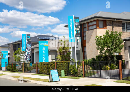 Neue Häuser für Verkauf auf einem großen Land Version site an Marsden Park, North West Sydney, New South Wales, Australien Stockfoto