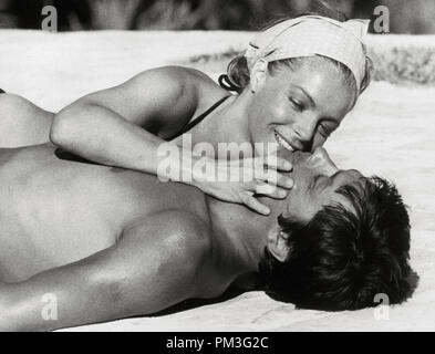 Alain Delon und Romy Schneider, "La Piscine" ("Pool") 1968. Datei Referenz # 30732 346 THA Stockfoto