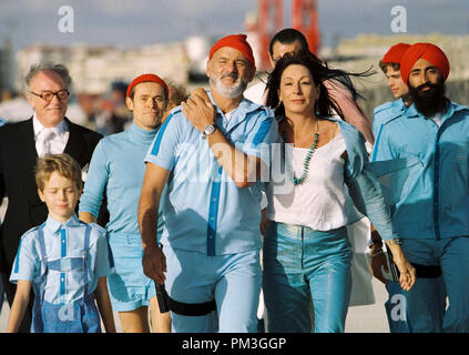 Szenenfoto aus "Das Leben im Wasser mit Steve Zissou' Willem Dafoe, Bill Murray, Anjelica Huston, Michael Gambon, Waris Ahluwalia © 2004 Touchstone Pictures Datei Referenz # 307351137 THA nur für redaktionelle Verwendung - Alle Rechte vorbehalten Stockfoto