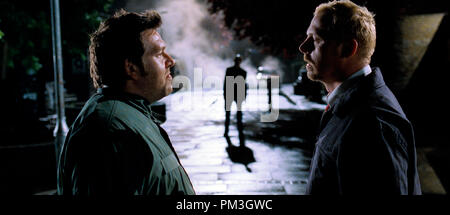 Film noch aus der haun Der Toten" Nick Frost, Zombie, Simon Pegg © 2004 Rogue Features-Datei Referenz # 30735666 THA nur für redaktionelle Verwendung - Alle Rechte vorbehalten Stockfoto
