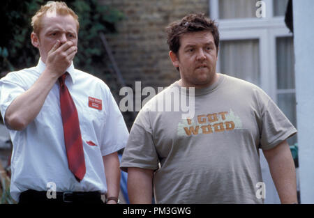Film noch aus der haun Der Toten" Simon Pegg, Nick Frost © 2004 Rogue Features-Datei Referenz # 30735670 THA nur für redaktionelle Verwendung - Alle Rechte vorbehalten Stockfoto