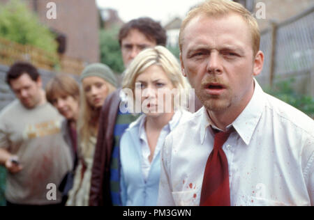 Film noch aus der haun Der Toten" Nick Frost, Penelope Wilton, Lucy Davis, Dylan Moran, Kate Ashfield, Simon Pegg © 2004 Rogue Features-Datei Referenz # 30735675 THA nur für redaktionelle Verwendung - Alle Rechte vorbehalten Stockfoto