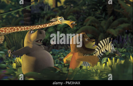 Film Still / Werbung immer noch von "Madagascar" Gloria das Nilpferd und Melman die Giraffe, Alex der Löwe, Marty das Zebra © 2005 Dreamworks Photo Credit: Dreamworks Animation SKG-Datei Referenz # 30736018 THA nur für redaktionelle Verwendung - Alle Rechte vorbehalten Stockfoto